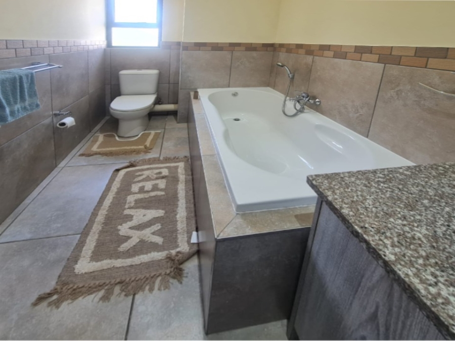 To Let 4 Bedroom Property for Rent in Melodie North West